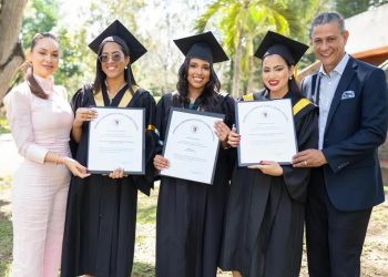 Fundación Robinson Díaz entrega tres nuevos profesionales de la PUCMM