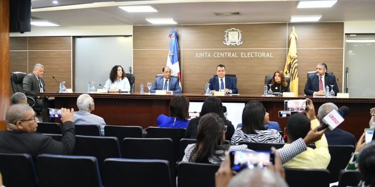 JCE da a conocer el informe de la auditoría técnica realizada por el IIDH-CAPEL a los EDET que se utilizarán en las elecciones municipales