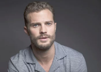 Hospitalizan a actor de «50 sombras de Grey» por posible ataque cardíaco