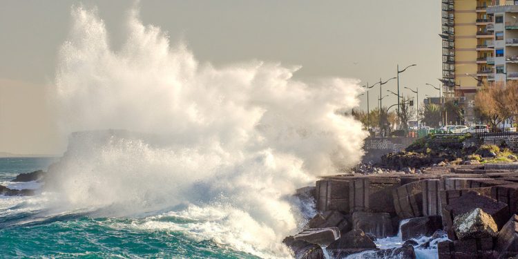 Japón activa la alerta de tsunami en su costa occidental tras un terremoto de magnitud 7,4