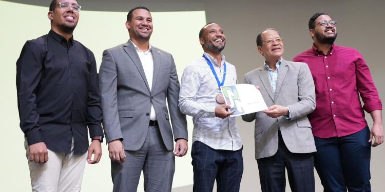 Líder político y comunitario de la juventud José Gabriel Sosa Cedeño es electo finalista del Premio Nacional de la Juventud 2024