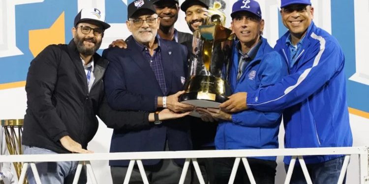 Los Tigres del Licey se coronan en el béisbol dominicano