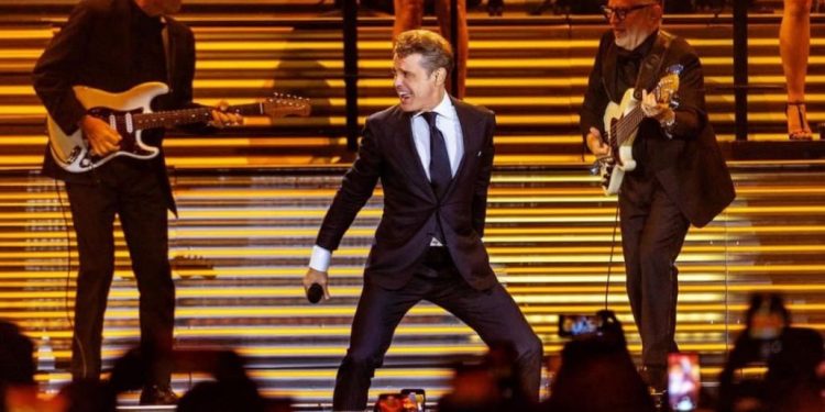 Inician proceso de reembolso a quienes no asistieron a reposición del concierto de Luis Miguel