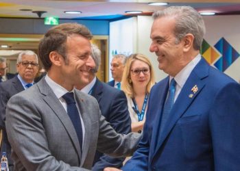 Macron expresa a Abinader el deseo de Francia de participar en tercera línea del Metro de SD