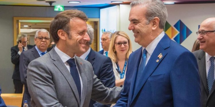 Macron expresa a Abinader el deseo de Francia de participar en tercera línea del Metro de SD