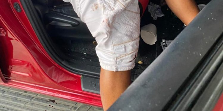 Matan a tiros a dos hombres viajaban en una camioneta en Salcedo; otro resulta herido 