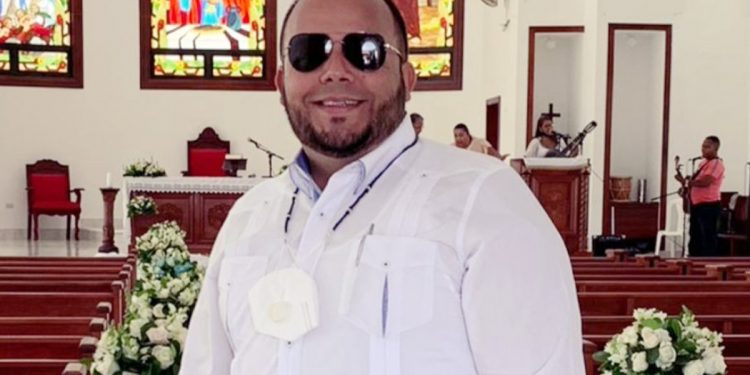 Renuncia secretario general del PLD en Baitoa, Michael Ramón Díaz Peña