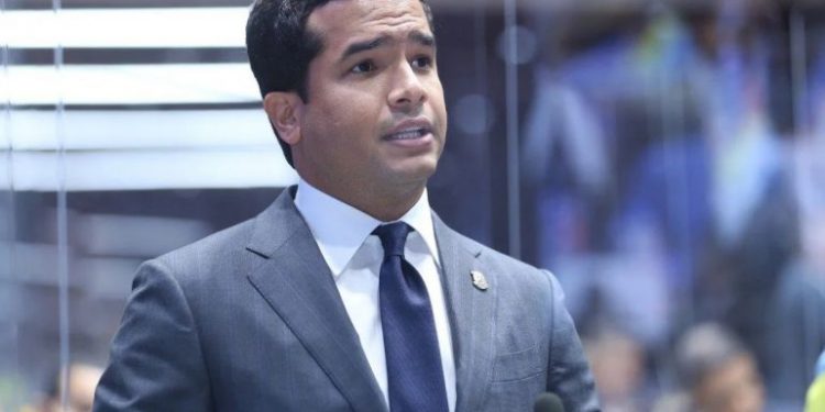 Omar Fernández ingresa a la Clínica Abreu por intoxicación