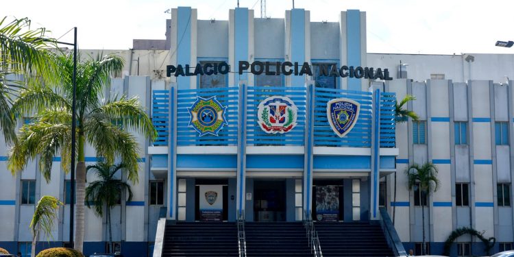 Policía y Ministerio Público capturan a dos presuntos delincuentes y persiguen a otros nueve por la muerte de dos hombres en Nagua