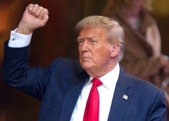 Trump: «El mundo está en llamas y nos precipitamos hacia la III Guerra Mundial»