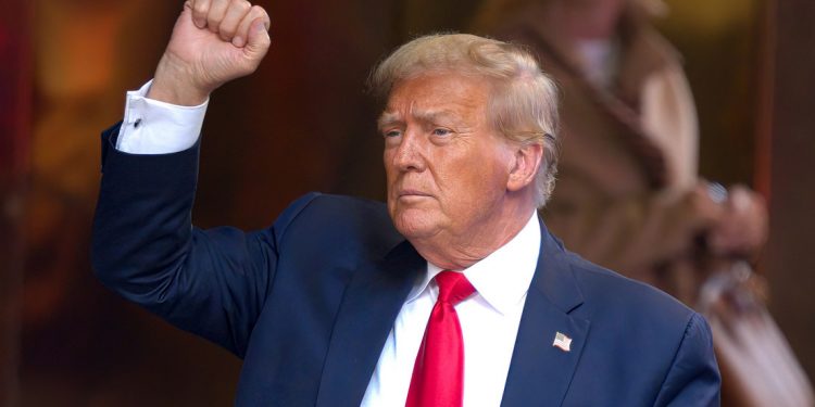 Trump: «El mundo está en llamas y nos precipitamos hacia la III Guerra Mundial»