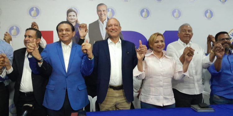 Ulises Rodríguez recibe respaldo la mayoría de los diputados de Santiago