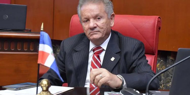 Senador de La Altagracia renuncia a la Fuerza del Pueblo