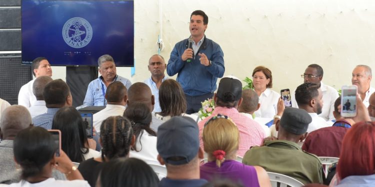 Wellington Arnaud presenta proyecto de saneamiento de la cañada La Pava en Nizao, provincia Peravia
