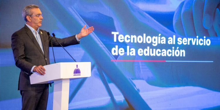 Gobierno implementa tecnología aplicada en educación básica para avanzar en ciencias, matemáticas y artes