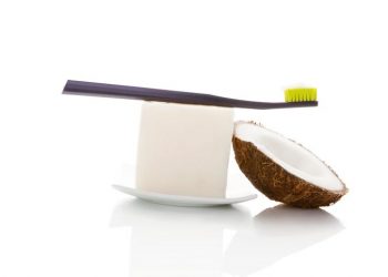 Aceite de coco para blanqueamiento dental: ¿es eficaz? 