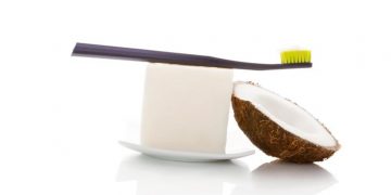 Aceite de coco para blanqueamiento dental: ¿es eficaz? 