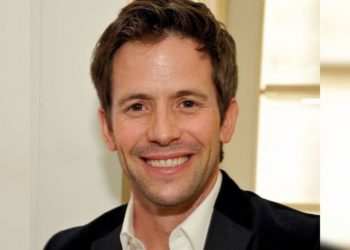 Actor Christian Oliver muere en accidente de avioneta