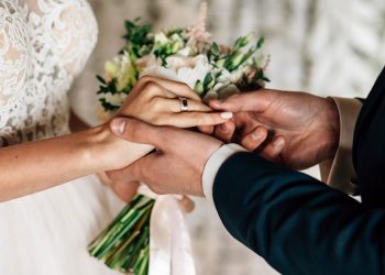 Los matrimonios falsos: un negocio lucrativo para obtener residencia en EE.UU.