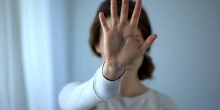 Solicitan medidas de coerción contra hombre dio brutal golpiza a su pareja sentimental en Santiago