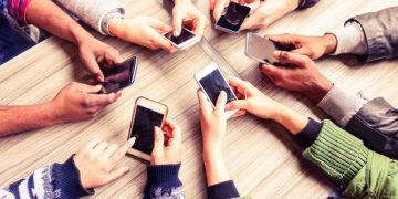 En NY declaran redes sociales «amenazas para la salud mental»; miles jóvenes dominicanos las usan