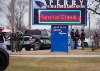 La Policía de Iowa confirmó que “hay múltiples víctimas de disparos” en el tiroteo de la Escuela Secundaria Perry