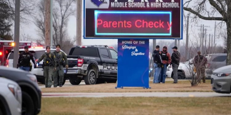 La Policía de Iowa confirmó que “hay múltiples víctimas de disparos” en el tiroteo de la Escuela Secundaria Perry