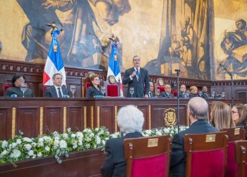 Abinader registra récord de 4.9 millones de personas empleadas y dos aumentos salariales