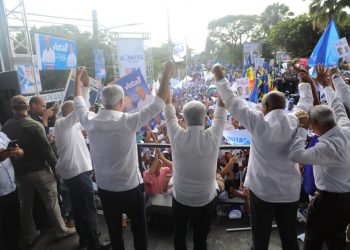 Abinader: «Dije que habían candidatos que estaban en la eterna juventud con un 24%, pero si siguen como van, se van a ir a la eterna niñez»