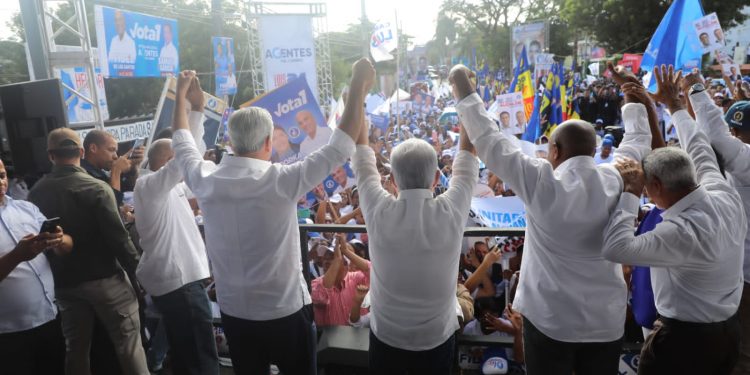 Abinader: «Dije que habían candidatos que estaban en la eterna juventud con un 24%, pero si siguen como van, se van a ir a la eterna niñez»