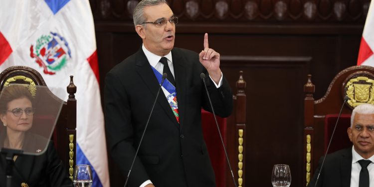 Presidente Abinader destaca que Gobierno ha destinado 147 mil millones para asistir a los más vulnerables y al comercio en la frontera