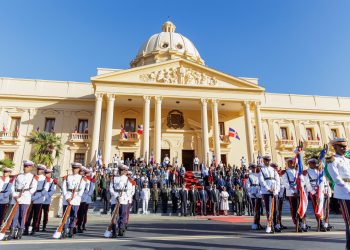 Presidente Abinader encabeza acto de homenaje a la Bandera Nacional