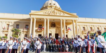 Presidente Abinader encabeza acto de homenaje a la Bandera Nacional