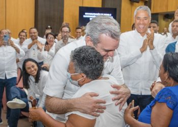 Abinader inaugurará 8 obras, entregará 800 títulos de propiedad y nuevos apartamentos este fin de semana