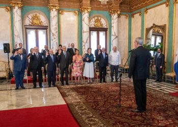 Abinader juramenta nuevos miembros de la Orden del Mérito Duarte, Sánchez y Mella, y Orden Heráldica de Cristóbal Colón