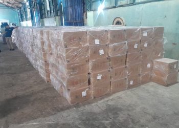 Aduanas asesta duro golpe al contrabando de bebidas “premium” y cigarrillos en Puerto Plata
