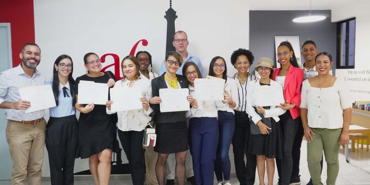 Alianza Francesa de Santiago afianza en el país programa “Francés por Inmersión” con la graduación de nuevo grupo de estudiantes