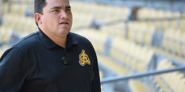 Ángel Ovalles aclara sigue como gerente de las Águilas Cibaeñas