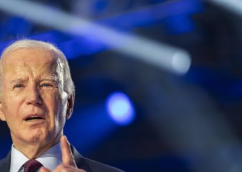 Biden cuenta que se reunió con un presidente que murió hace casi 30 años