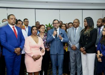 La Comision Nacional Electoral del CARD juramenta presidente electo Yohan López