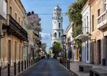 Asociación guías de turismo celebra 50 aniversario con misa, caminata y ofrenda en Altar de la Patria