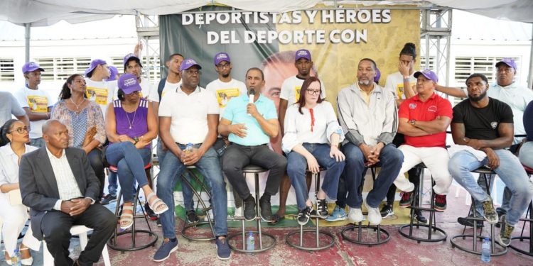Domingo Contreras recibe masivo apoyo de glorias e inmortales del deporte