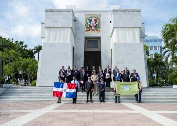ETED desarrolla proyectos para expandir y fortalecer el sistema eléctrico nacional; rinden homenaje a padres de la patria