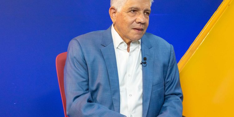 Eduardo Estrella asegura que a la oposición “se le hizo tarde para ablandar habichuelas”