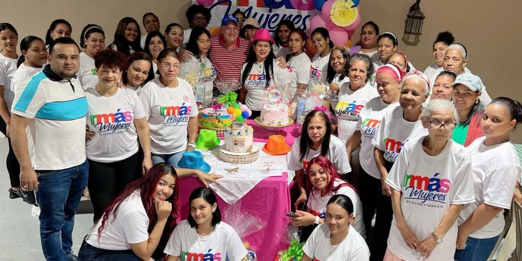Mariel Sánchez presidenta del Movimiento Más Mujeres celebra triunfo del Alcalde Vegano Kelvin Cruz