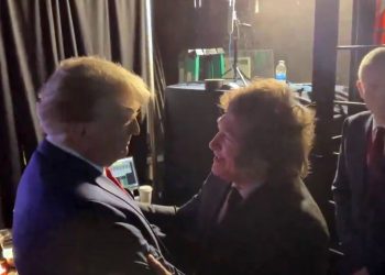 Milei y Trump se reúnen en EU; el mandatario argentino «es un gran caballero», dice el aspirante a la Casa Blanca