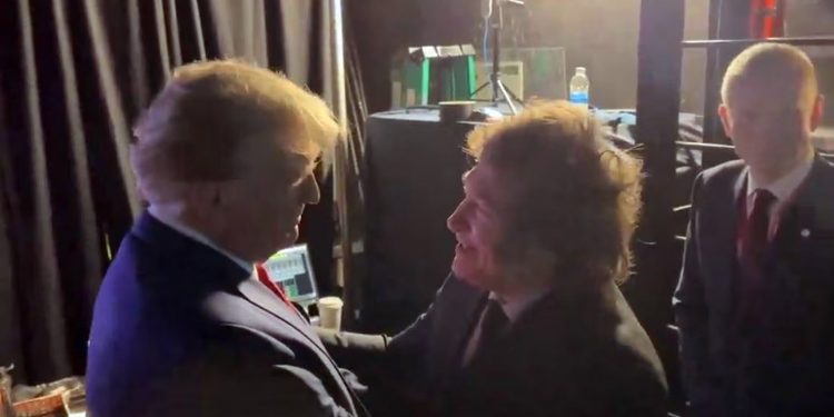 Milei y Trump se reúnen en EU; el mandatario argentino «es un gran caballero», dice el aspirante a la Casa Blanca