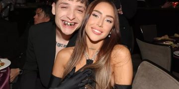 ¡Peso Pluma sorprende a todos con su nueva dentadura!