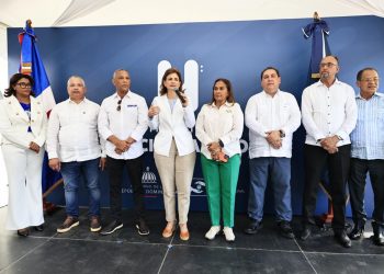 Vicepresidenta deja en funcionamiento dos obras de salud en Monte Plata y Arenoso