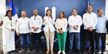 Vicepresidenta deja en funcionamiento dos obras de salud en Monte Plata y Arenoso